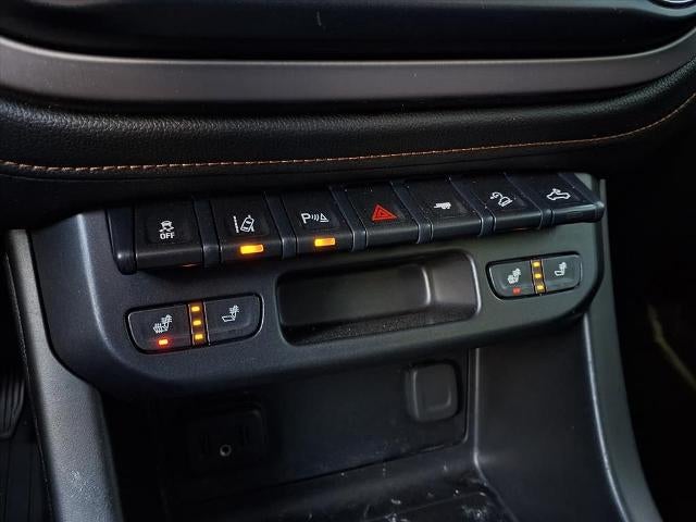 2021 GMC Canyon Crew Cab Short Box 4-Wheel Drive AT4 w/Leather