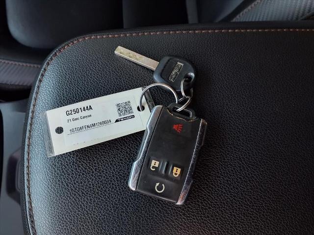 2021 GMC Canyon Crew Cab Short Box 4-Wheel Drive AT4 w/Leather