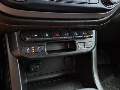 2022 GMC Canyon Crew Cab Short Box 4-Wheel Drive AT4 w/Leather