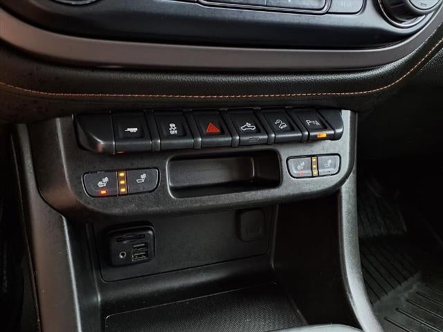 2022 GMC Canyon Crew Cab Short Box 4-Wheel Drive AT4 w/Leather