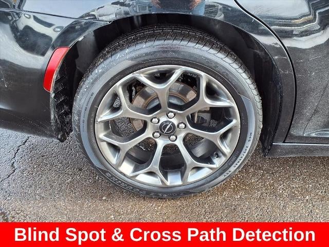 2015 Chrysler 300 4dr Sdn 300S RWD