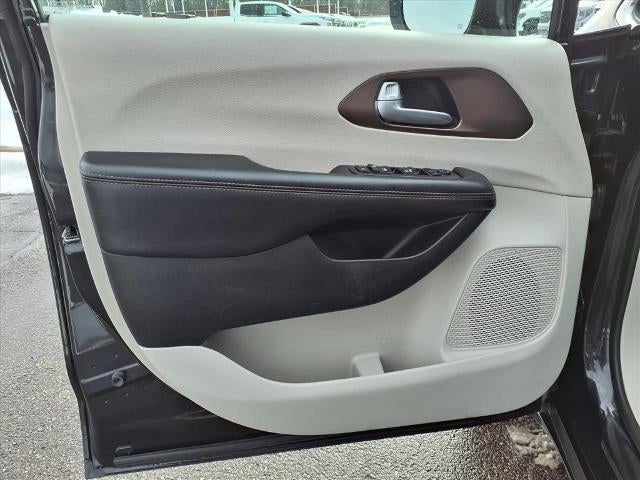 2017 Chrysler Pacifica Touring-L FWD