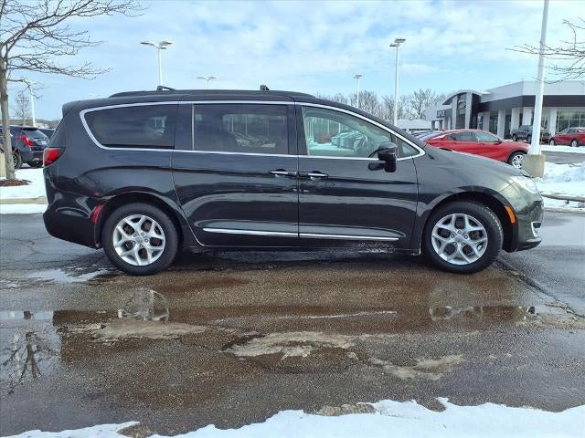 2017 Chrysler Pacifica Touring-L FWD
