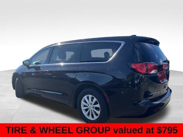 2017 Chrysler Pacifica Touring FWD