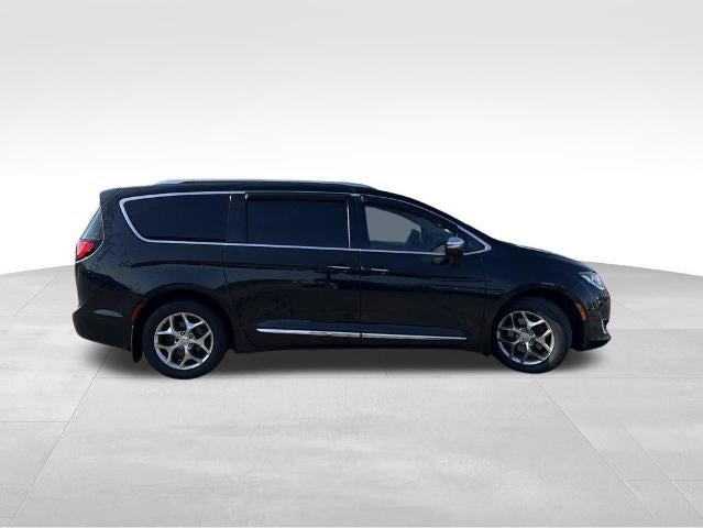2017 Chrysler Pacifica Limited FWD