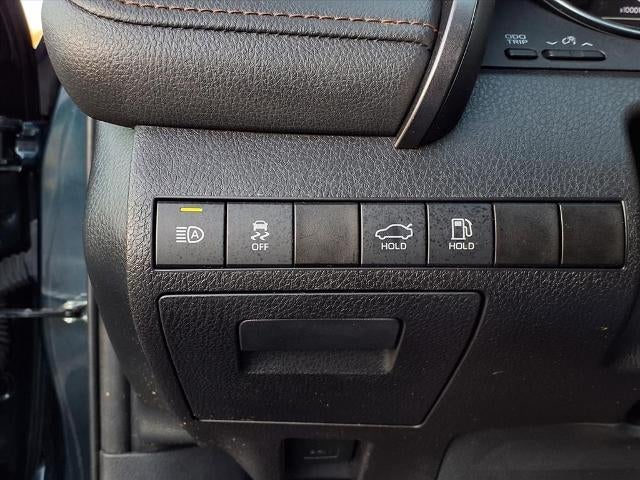 2020 Toyota Camry LE Auto (SE)