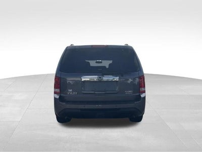 2015 Honda Pilot 4WD Touring with DVD Rear Entertainment System and Navigation