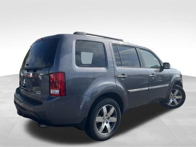 2015 Honda Pilot 4WD Touring with DVD Rear Entertainment System and Navigation