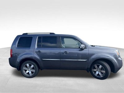 2015 Honda Pilot 4WD Touring with DVD Rear Entertainment System and Navigation