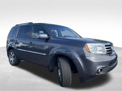 2015 Honda Pilot 4WD Touring with DVD Rear Entertainment System and Navigation