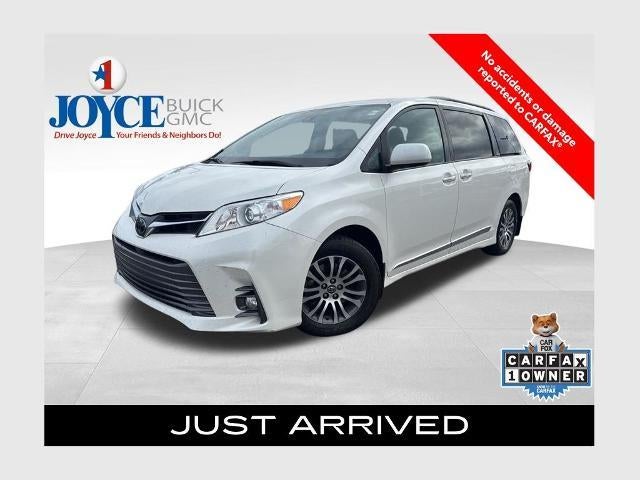 2018 Toyota Sienna XLE Premium V6 8-Passenger's photo