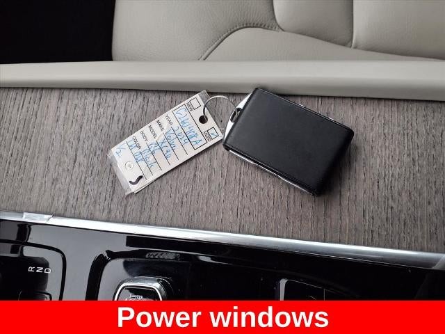 2024 Volvo XC90 B6 AWD Plus Bright Theme 7P