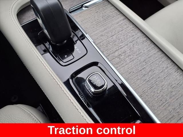 2024 Volvo XC90 B6 AWD Plus Bright Theme 7P